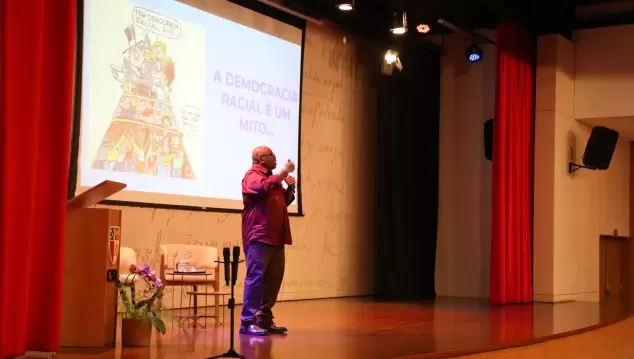 Palestra no CSI destaca o papel das famílias na formação de uma nova geração antirracista