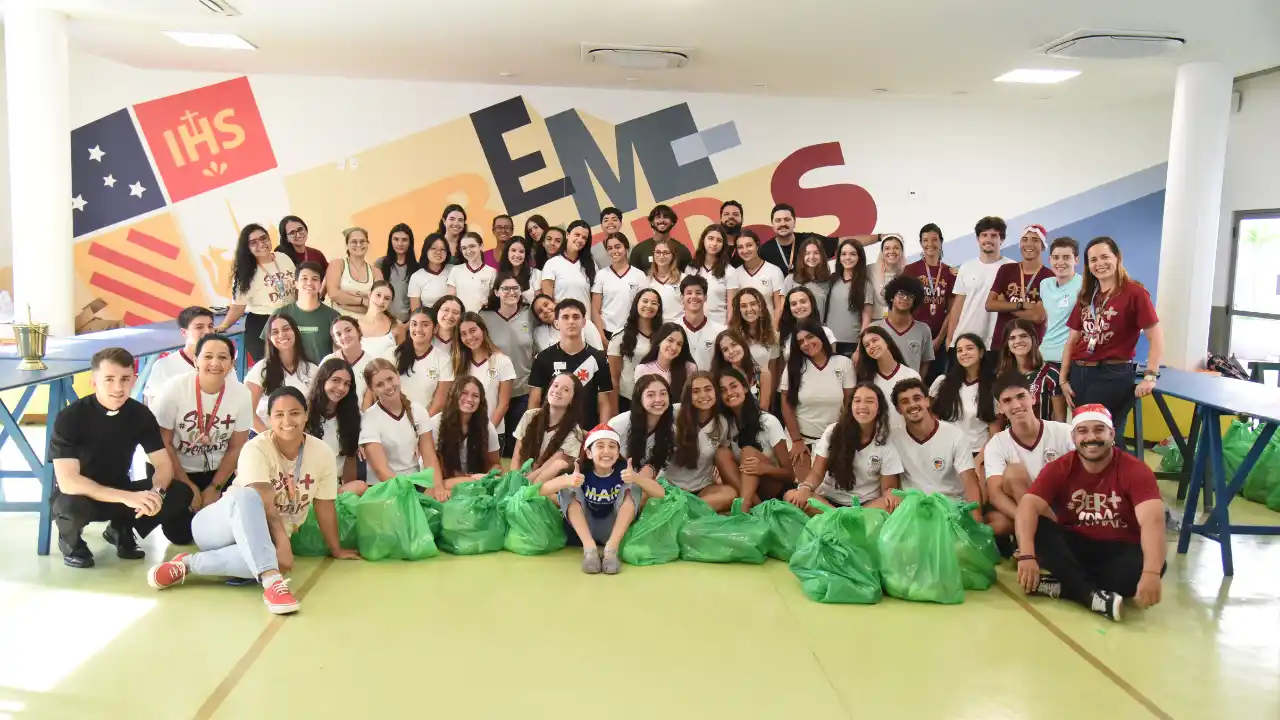 Natal MAIS Feliz e Solidário reúne estudantes e colaboradores em ação social do CSI 